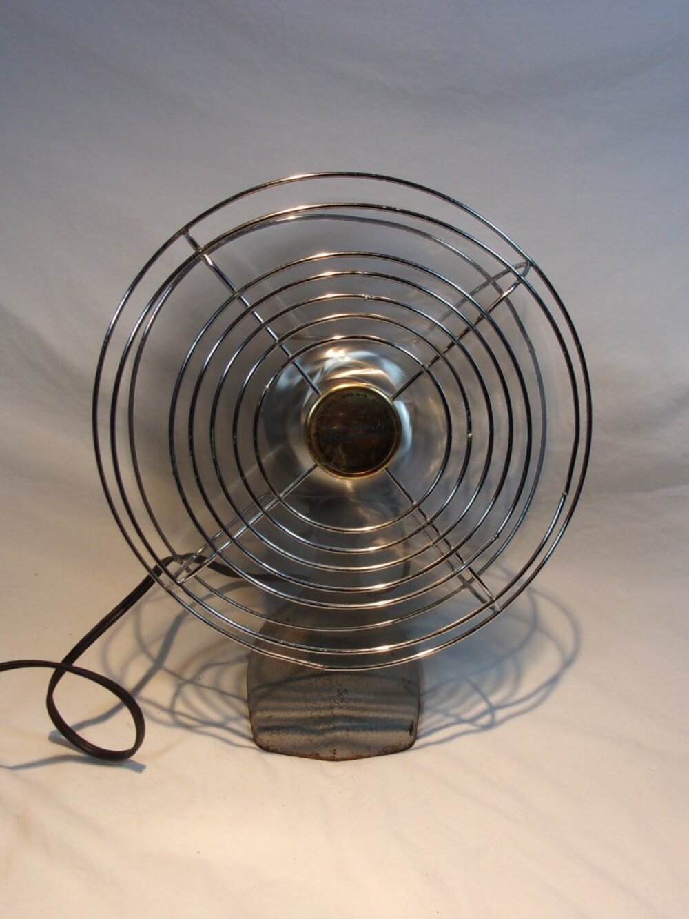 VINTAGE 8' MANNING BOWMAN MODEL 08506 ELECTRIC FAN BY MCGRAW EDISON CO. "WORKS" - Picture 2 of 7